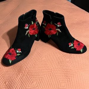 Black flower embroidered kate spade heel boots size 7
